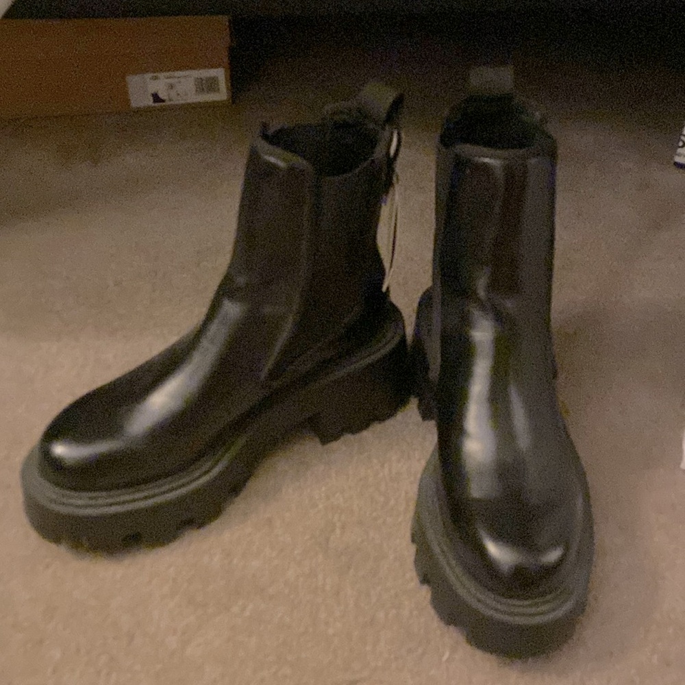 Zara Chelsea lug sole boot, NWT, size 6 (36)